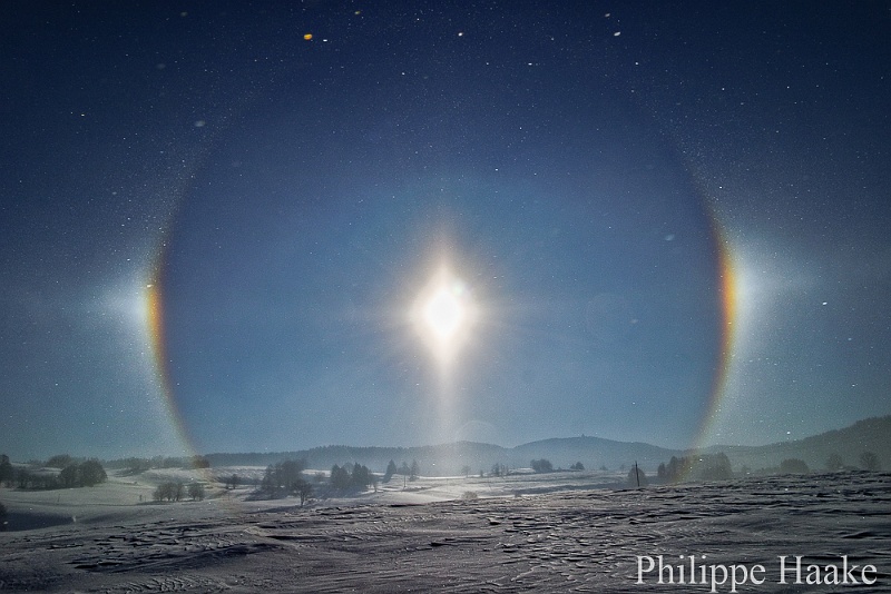 SunDog5690_DxO.jpg - SunDog, ou Parhélie. On voit tous les petits cristaux de glace. Les Rousses (France).